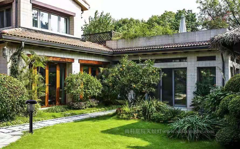 庭院草坪如何驅蚊？戶外滅蚊燈效果