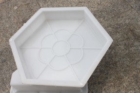 六棱塊護(hù)坡塑料模具什么材質(zhì)的好？