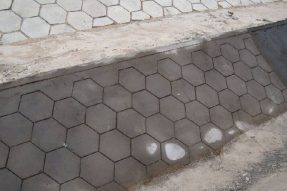 實心護坡塑料模具和空心護坡塑料模具分別用在哪里？