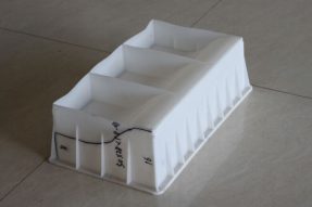 使用混凝土路側(cè)石塑料模具澆筑路側(cè)石過(guò)程中能否確定水泥混凝土配比？