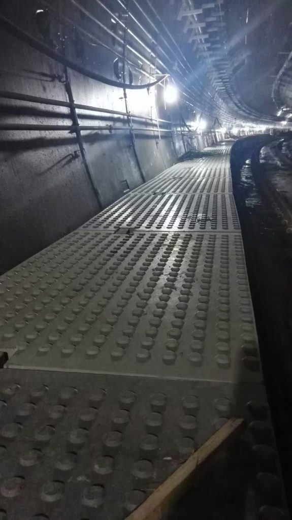 疏散平臺(tái)蓋板安裝